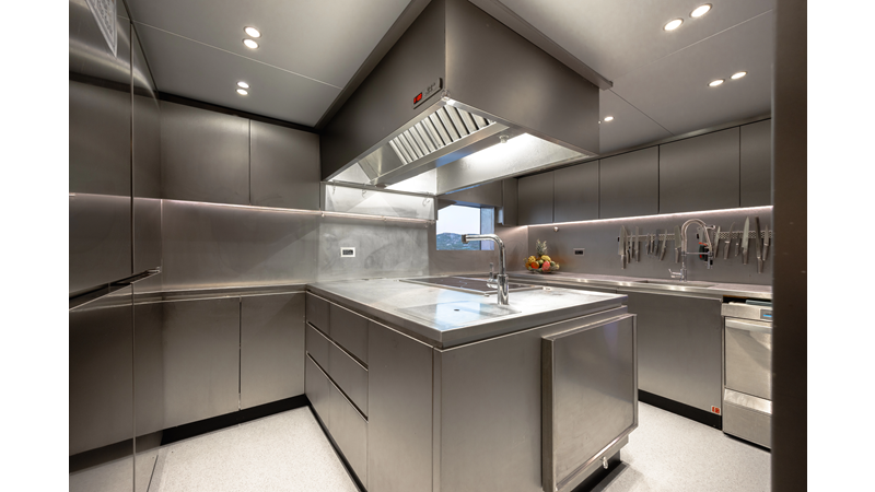 FLYING DAGGER III - Yacht for sale