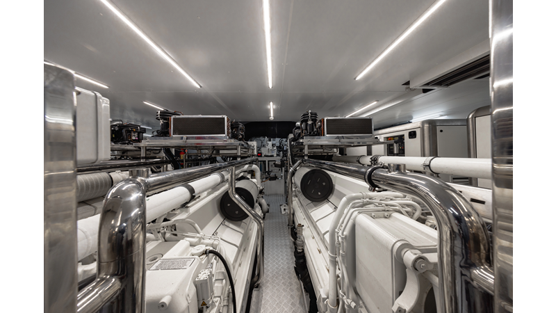 FLYING DAGGER III - Yacht for sale