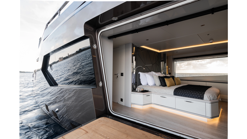 HULL #5 - Yacht for sale