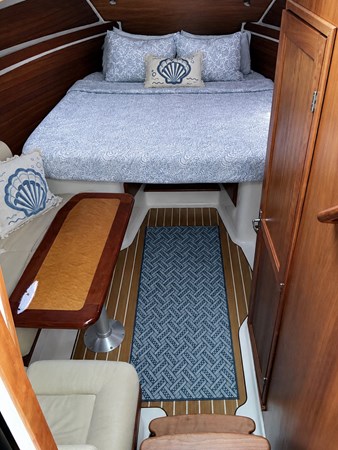 2010 BackCove 33, Lenora Marie, Fwd Cabin