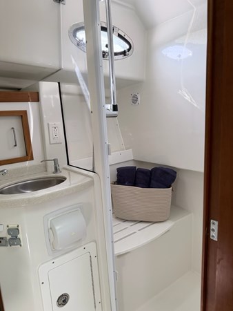 2010 BackCove 33, Lenora Marie, Head and Shower