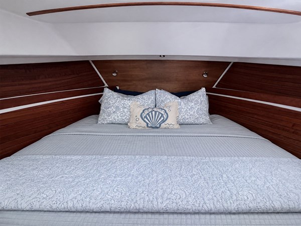 2010 BackCove 33, Lenora Marie, V-Berth