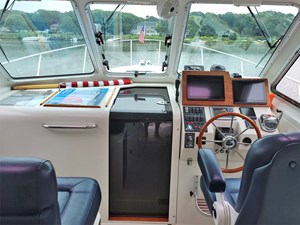 2010 BackCove 33, Lenora Marie, Helm and Companionway