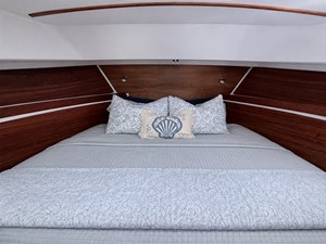 2010 BackCove 33, Lenora Marie, V-Berth