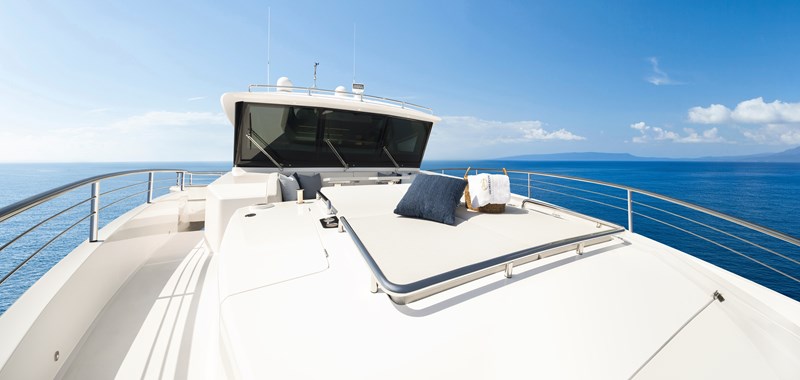 Horizon FD80 Hull 19 large bow sunpad area.