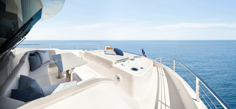 Horizon FD80 Hull 19 bow with settee and table.