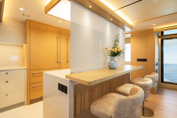 Horizon FD80 Hull 19 galley with hi/low screen. 