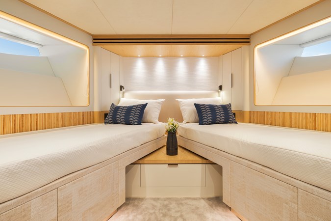 Horizon FD80 Hull 19 Forward VIP with sliding bed featu