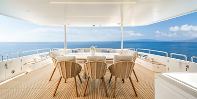 Horizon FD80 Hull 19 aft deck with full seating for 10.