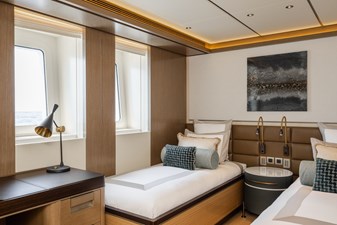 SERENA 33 
