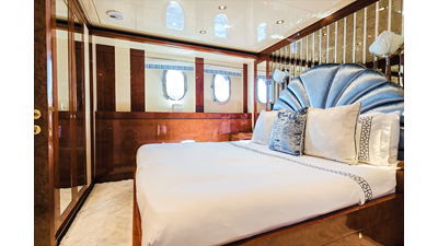 LADY LUCY 47 