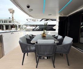 ES88 4 Aft deck with table and seating for 8