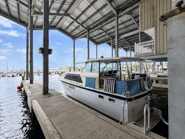 Lanai — aft port-quarter exterior view in New Orleans marina