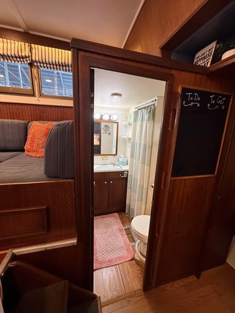 Lanai guest head and shower entrance