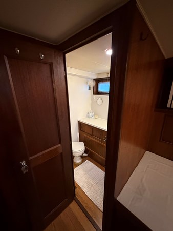 Lanai aft head and private stateroom access