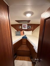 LANAI 11 Lanai forward V-berth and stateroom storage