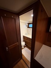 LANAI 13 Lanai aft head and private stateroom access