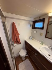 LANAI 14 Lanai aft head with vanity, sink and shower