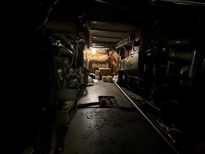 LANAI 16 Lanai engine room with twin Detroit Diesel 6-71 power