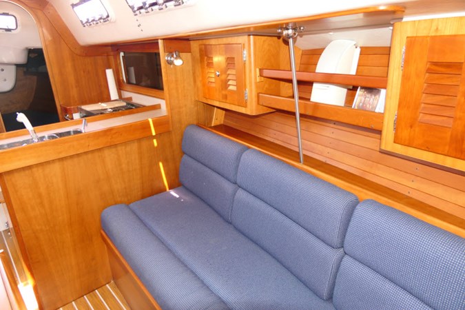 Salon Port Aft