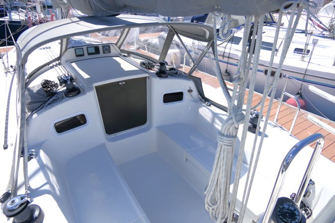 Cockpit Stbd Fwd