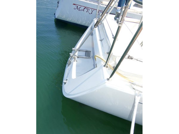 Transom swim platform
