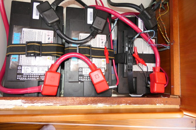 House and engine batteries