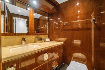 Guest cabin head
