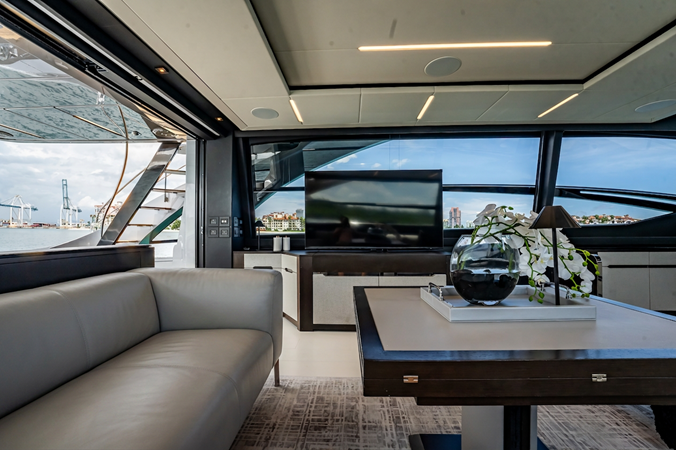 ON THE MOVE - Yacht for sale