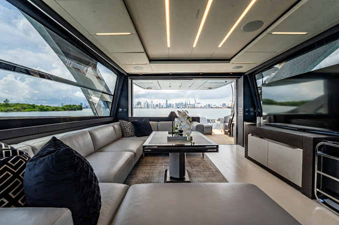 ON THE MOVE - Yacht for sale