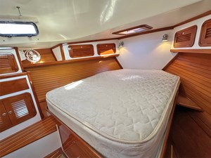 REPETE 23 Forward Cabin Island Berth Looking Port Forward