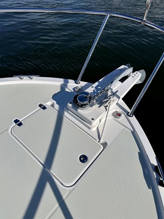 REVERIE, 2016 Back Cove 30, Foredeck