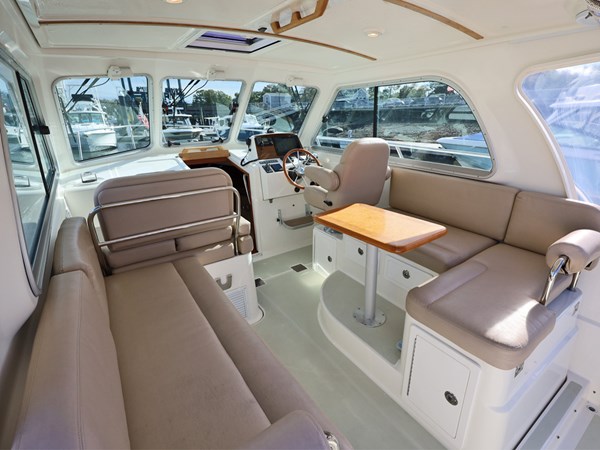 _REVERIE, 2016 Back Cove 30, Pilothouse Dinette