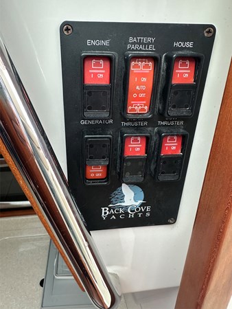 REVERIE, 2016 Back Cove 30, Remote Battery Switches