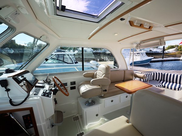 REVERIE, 2016 Back Cove 30, Starboard Helm Pilothous and Cockpit