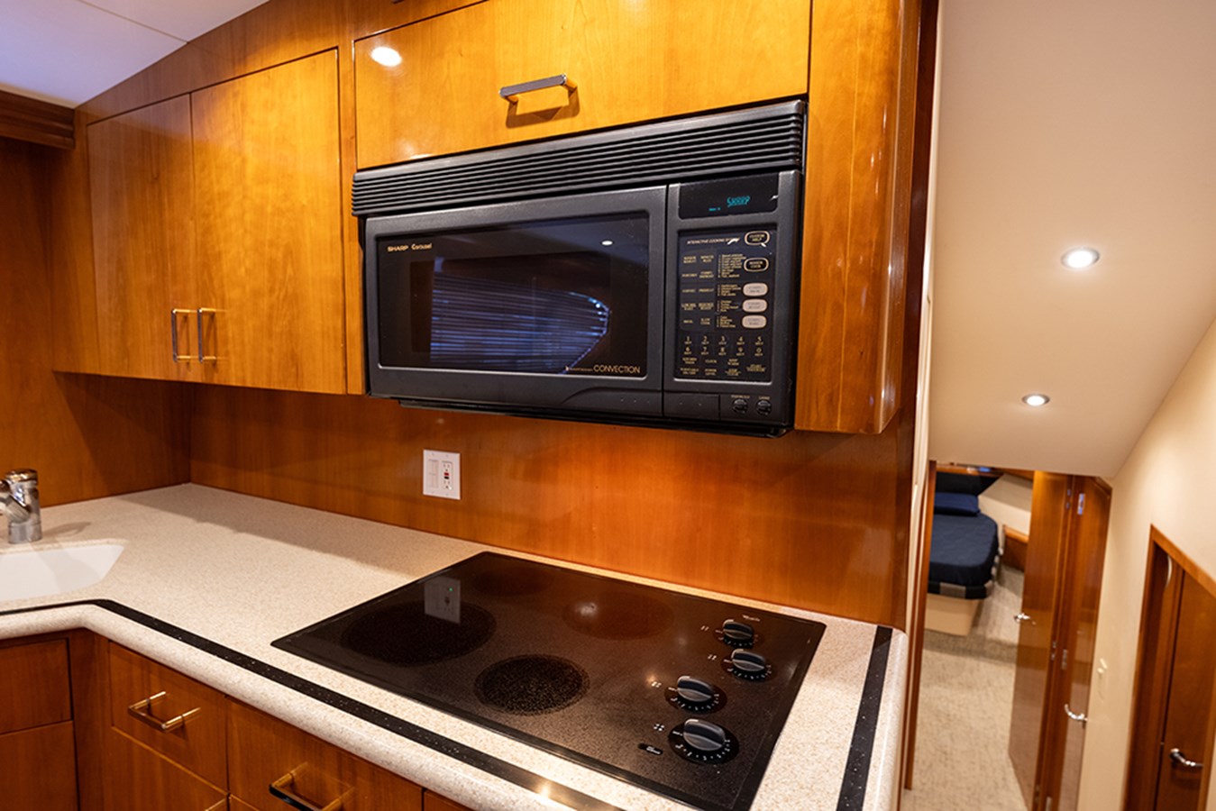 Microwave/convection oven and 4-burner surface cooktop