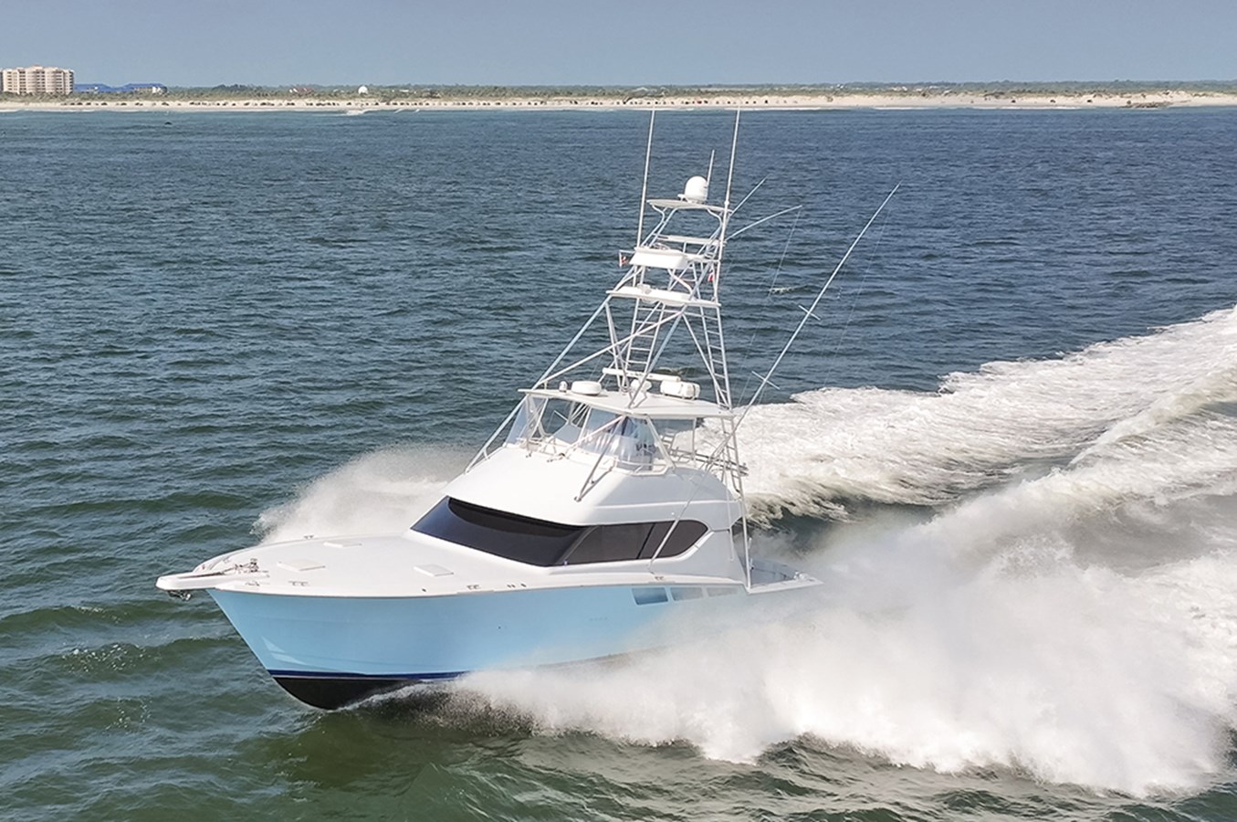 Port bow profile while underway