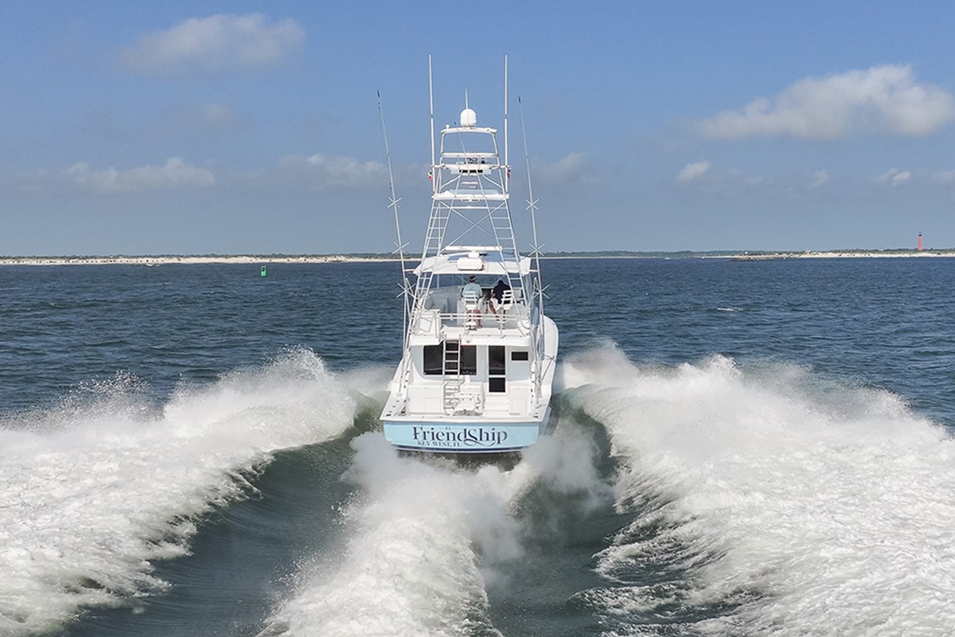 Stern profile while underway