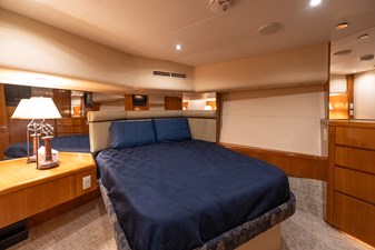 FRIENDSHIP 8 Master stateroom