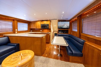 FRIENDSHIP 9 Galley and dinette