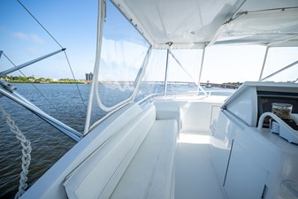 FRIENDSHIP 20 Flybridge portside seating