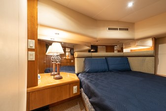 FRIENDSHIP 29 Master stateroom