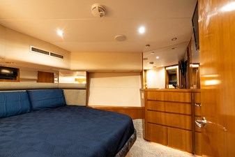 FRIENDSHIP 30 Master stateroom storage area