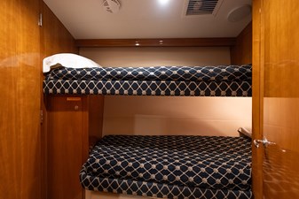 FRIENDSHIP 38 Guest bunks