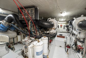 FRIENDSHIP 43 Engine room view 2