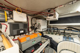 FRIENDSHIP 44 Engine room view 3