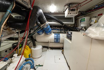 FRIENDSHIP 45 Engine room view 4