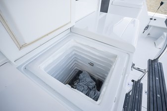 FRIENDSHIP 48 Cockpit freezer