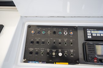 FRIENDSHIP 52 Helm switches