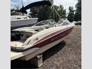 21' Bayliner 2011 215 4 
